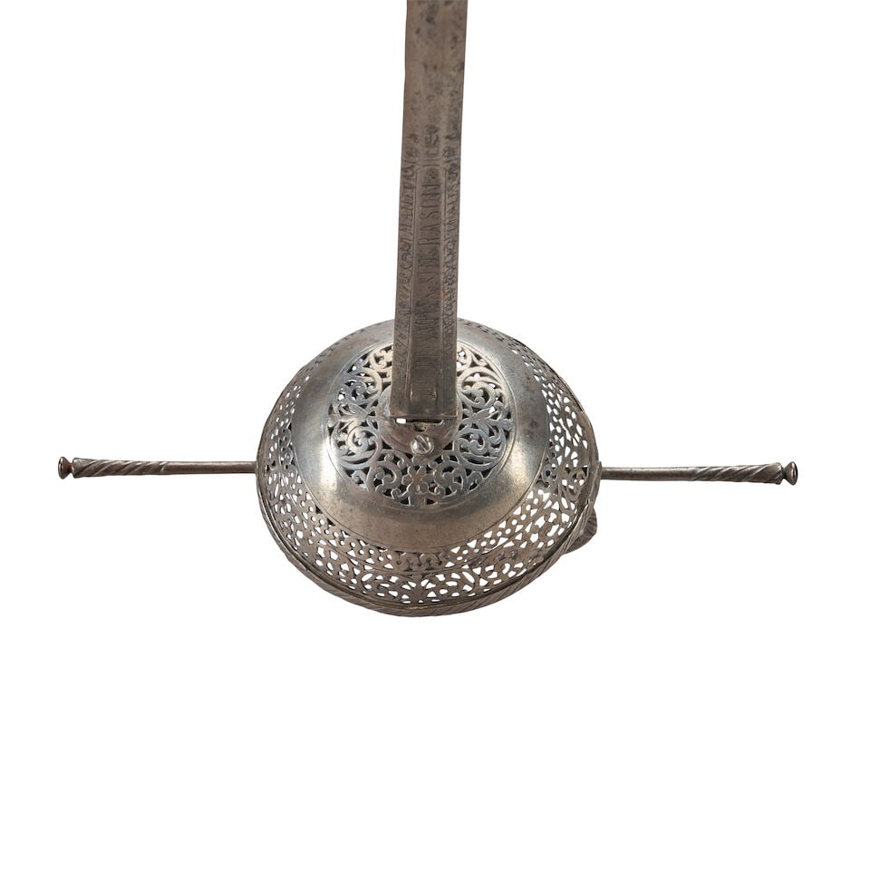 A LATE 17TH CENTURY SPANISH PIERCED CUP HILT RAPIER. - 3
