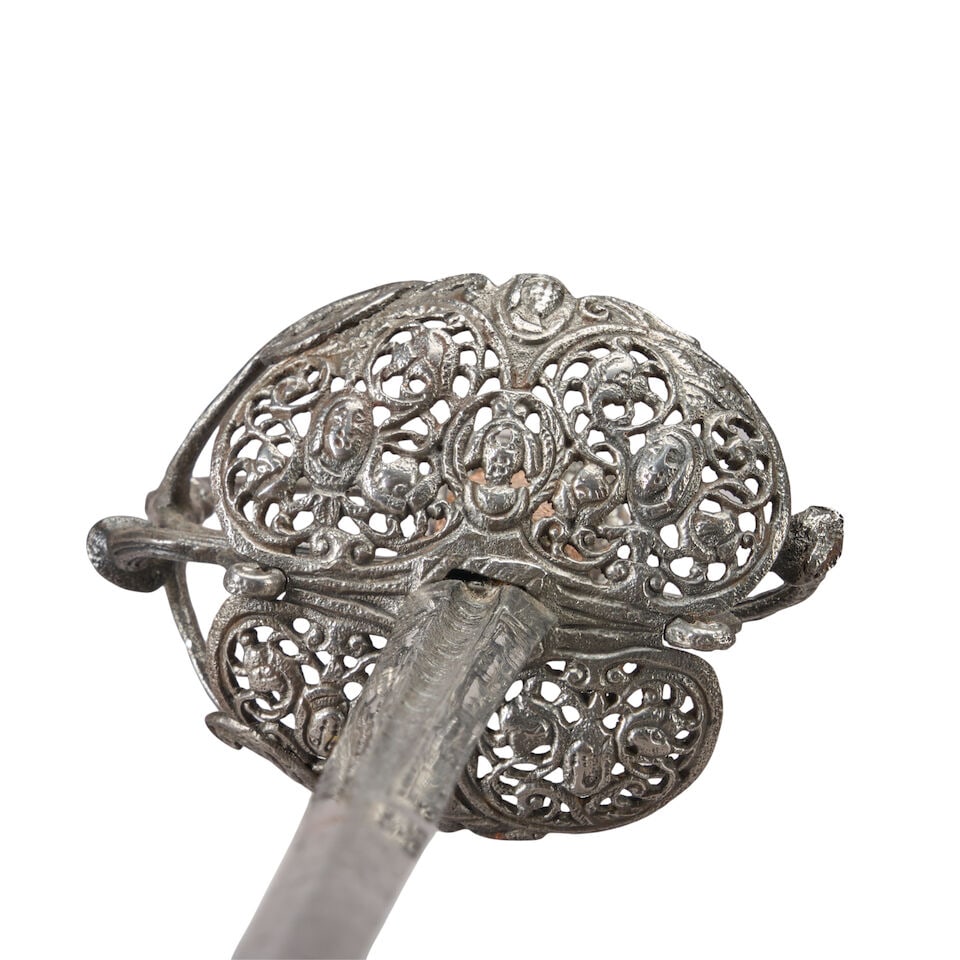 A 17TH CENTURY ENGLISH RAPIER. - 2