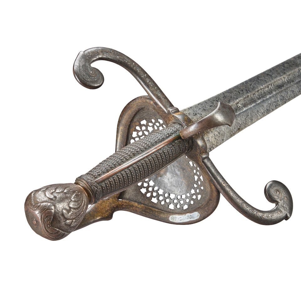AN EARLY 16TH CENTURY GERMAN BROADSWORD. - 4