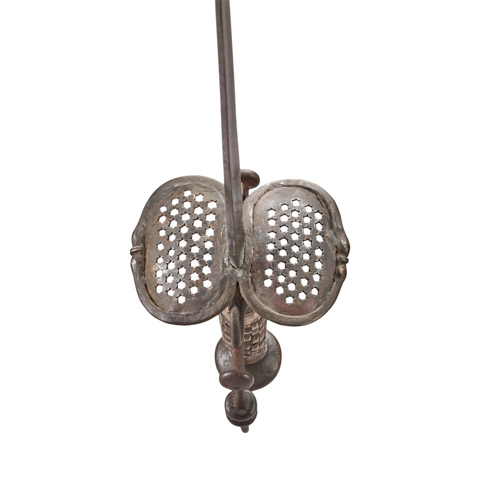 A LATE 17TH CENTURY TRANSITIONAL RAPIER SMALL SWORD. - 2