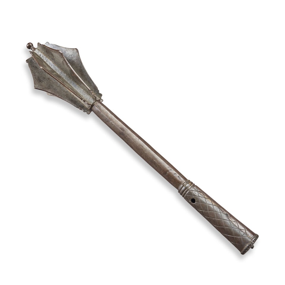 A 16TH/17TH CENTURY IRON MACE. - 3