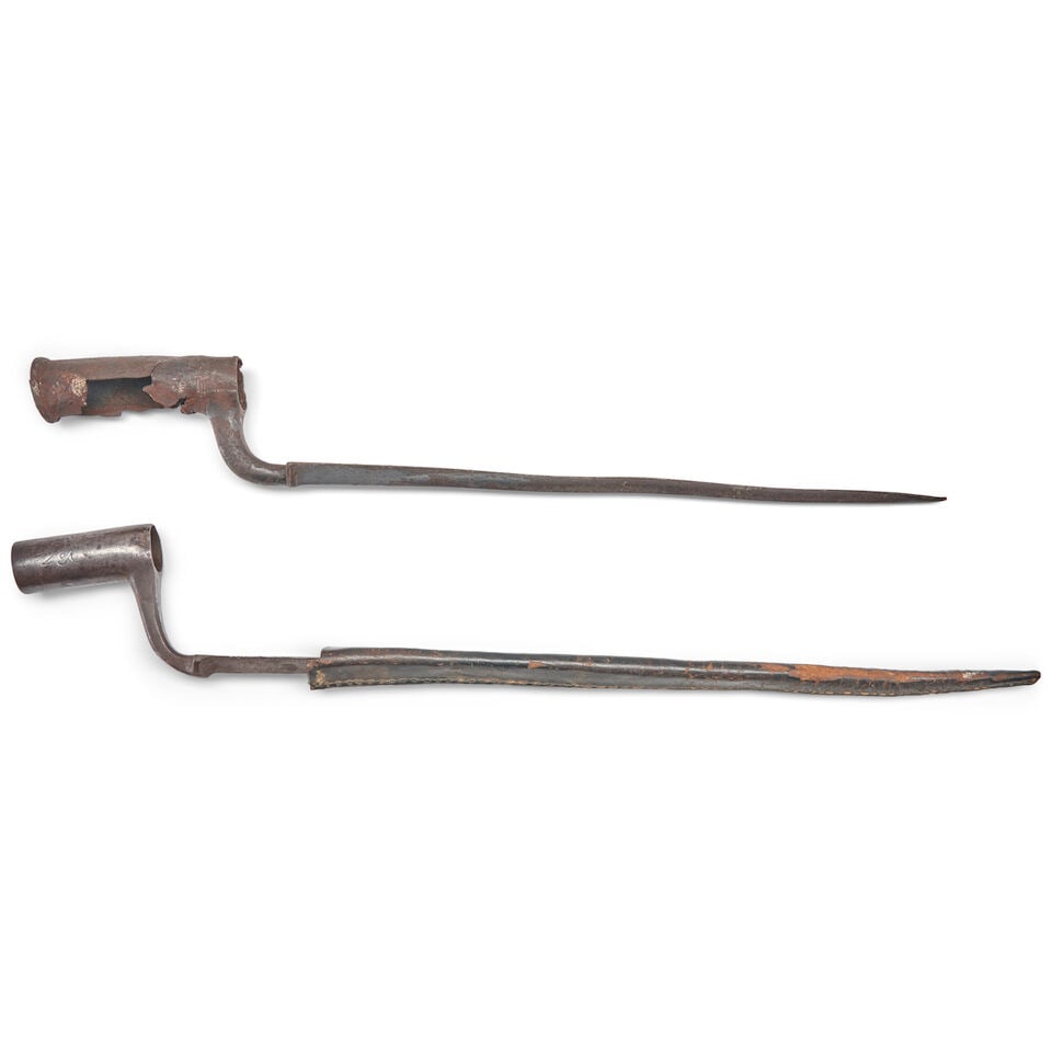 AN 18TH CENTURY GERMANIC SOCKET BAYONET AND A RELIC BRITISH SHIELD BAYONET. - 2