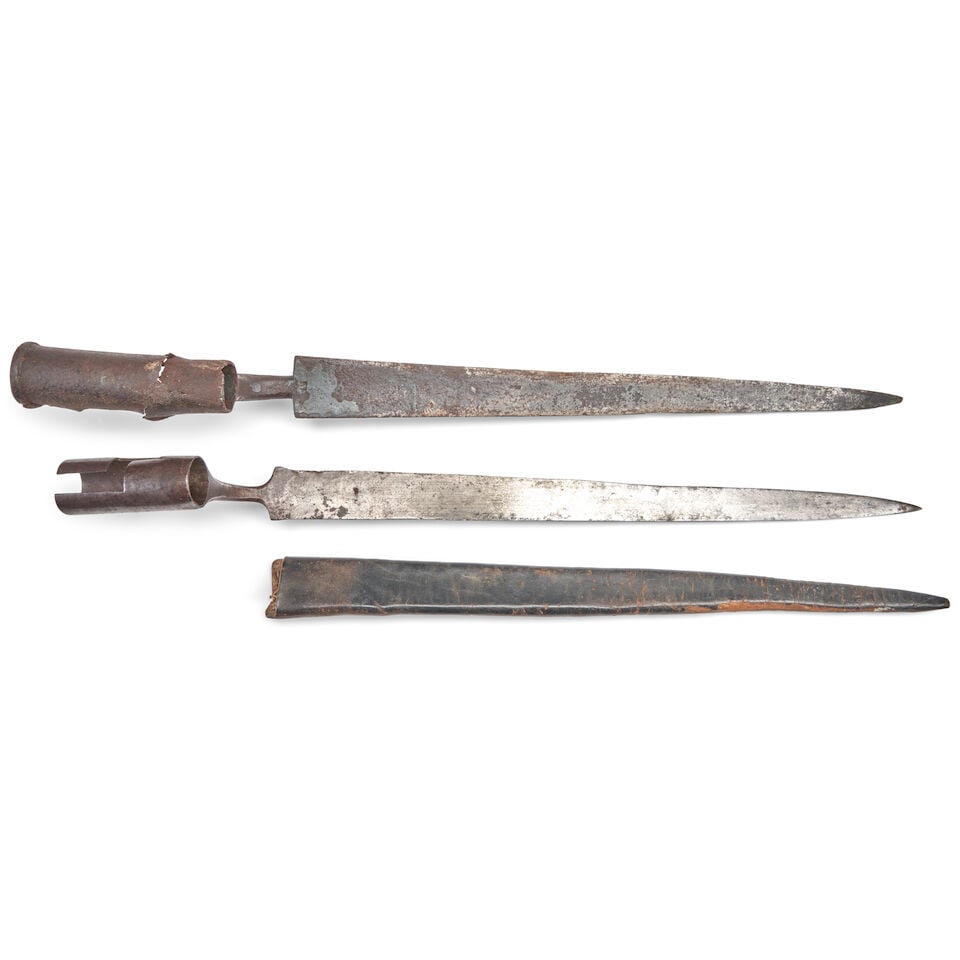 AN 18TH CENTURY GERMANIC SOCKET BAYONET AND A RELIC BRITISH SHIELD BAYONET. - 3