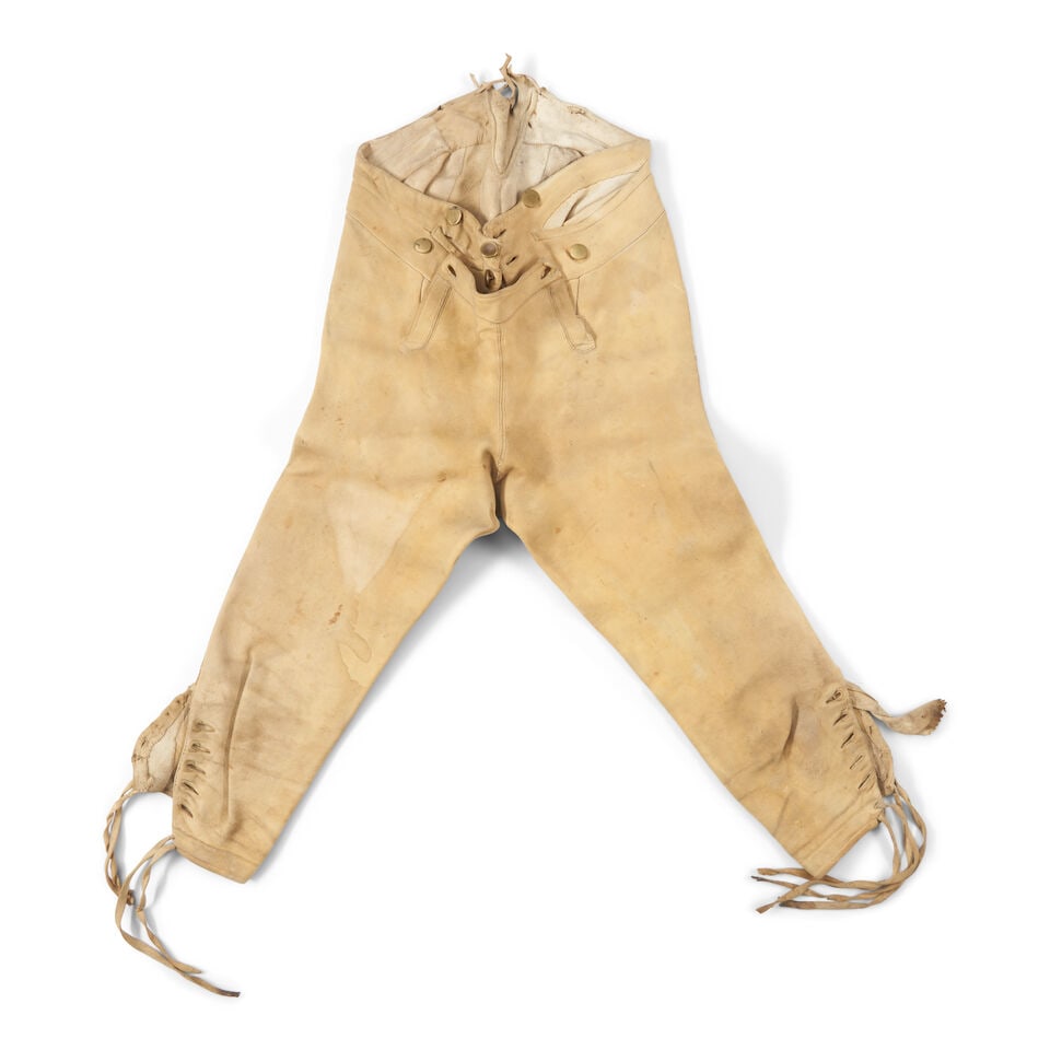 A PAIR OF EARLY 19TH CENTURY LEATHER BREECHES. (1 of 3)