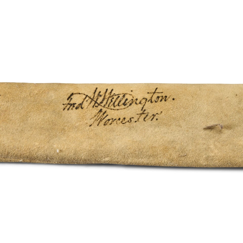 A FINE NON-REGULATION MILITIA OFFICER'S SWORD WITH ROMAN HELMET POMMEL AND CHAMOIS CASE. - 2