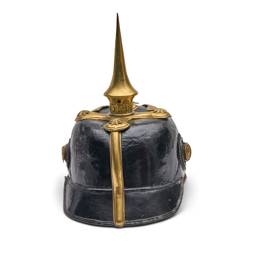 AN IMPERIAL GERMAN DRAGOON OFFICER'S PICKELHAUBE HELMET. - 5