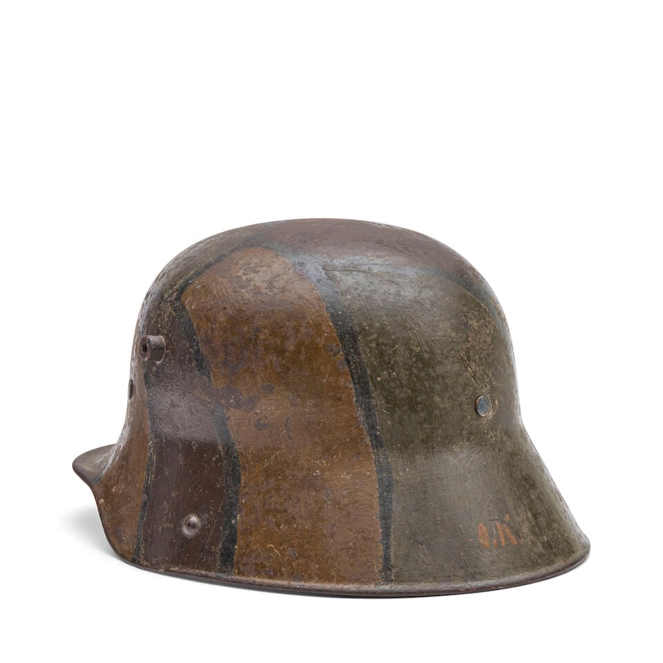 A WORLD WAR I GERMAN MODEL 1916 CAMOUFLAGE-PAINTED STAHLHELM. - 3