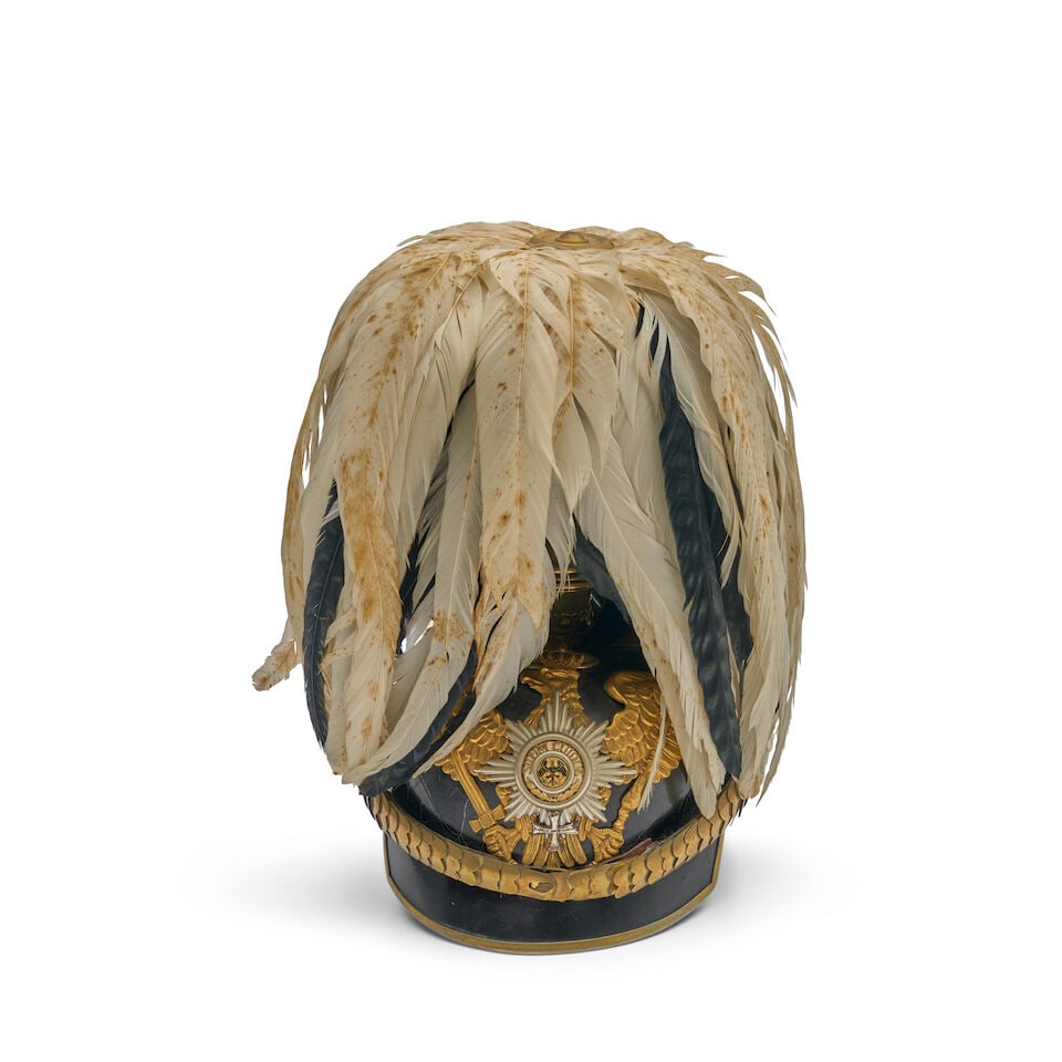 AN IMPERIAL GERMAN GUARDE OFFICER'S PICKELHAUBE HELMET WITH PARADE PLUME. (1 of 6)