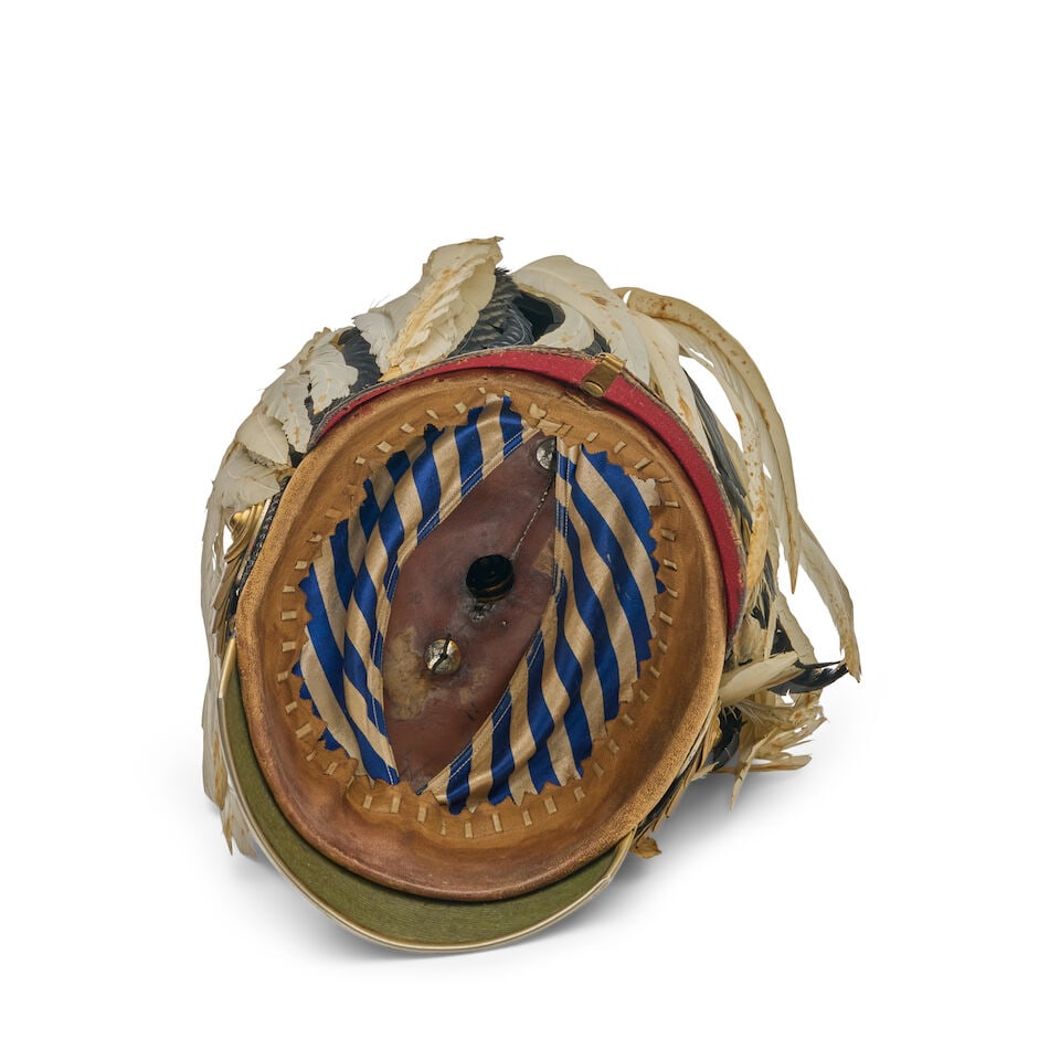AN IMPERIAL GERMAN GUARDE OFFICER'S PICKELHAUBE HELMET WITH PARADE PLUME. - 2