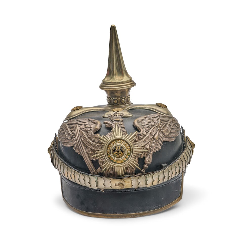 AN IMPERIAL GERMAN DRAGOON GUARD OFFICERS PICKELHAUBE HELMET. (1 of 6)