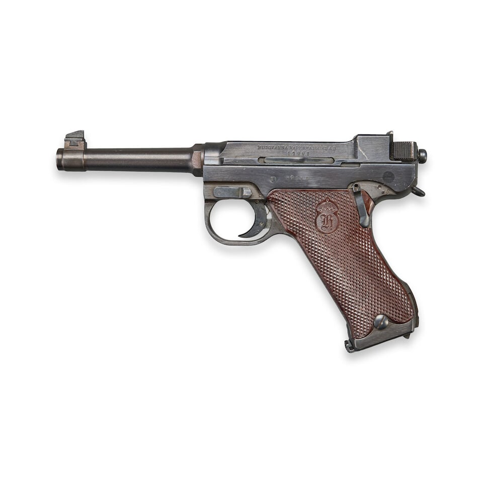 A WORLD WAR II-ERA SWEDISH HUSQVARNA MODEL 1940 PISTOL. Curio or Relic firearm - 2