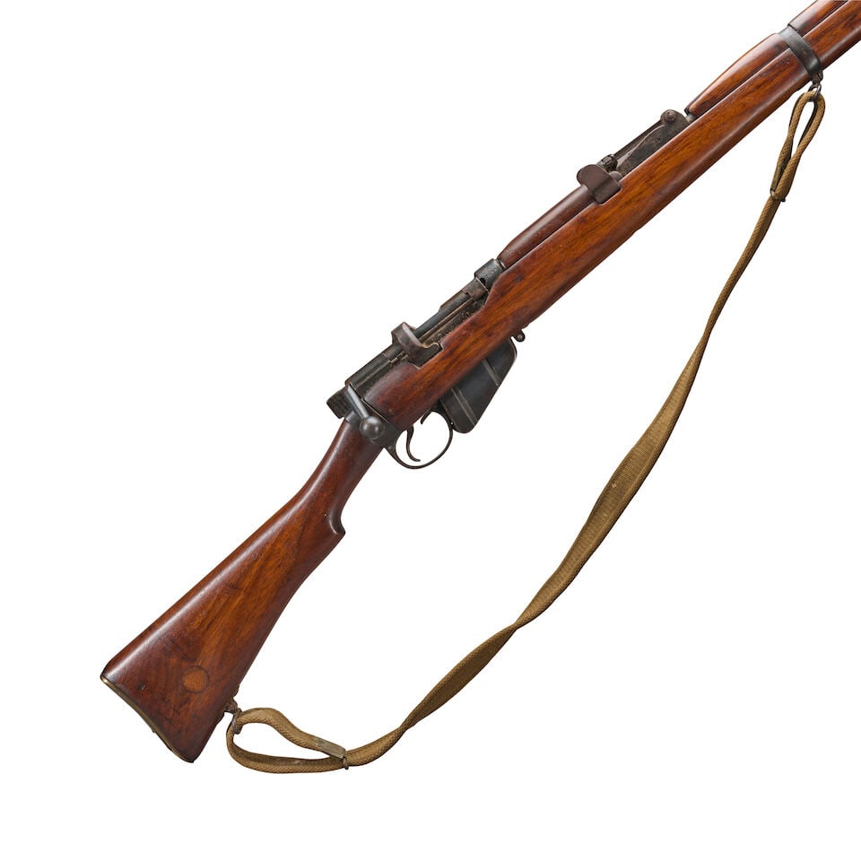A WORLD WAR I BRITISH SMLE MKIII* BOLT ACTION RIFLE, Curio or Relic firearm (1 of 3)