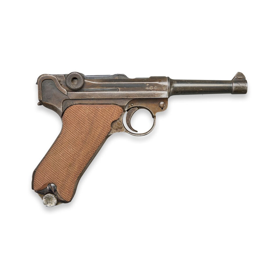 A WORLD WAR I DWM P.08 LUGER PISTOL AND HOLSTER, Curio or Relic firearm (1 of 6)