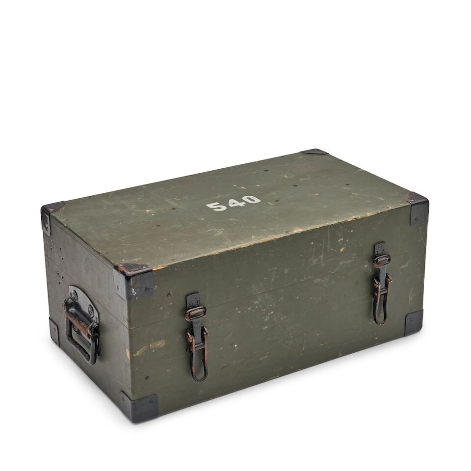 A WORLD WAR II OR LATER GERMAN ZEISS PANZER OR FLAK OPTIC WITH CASE. - 2