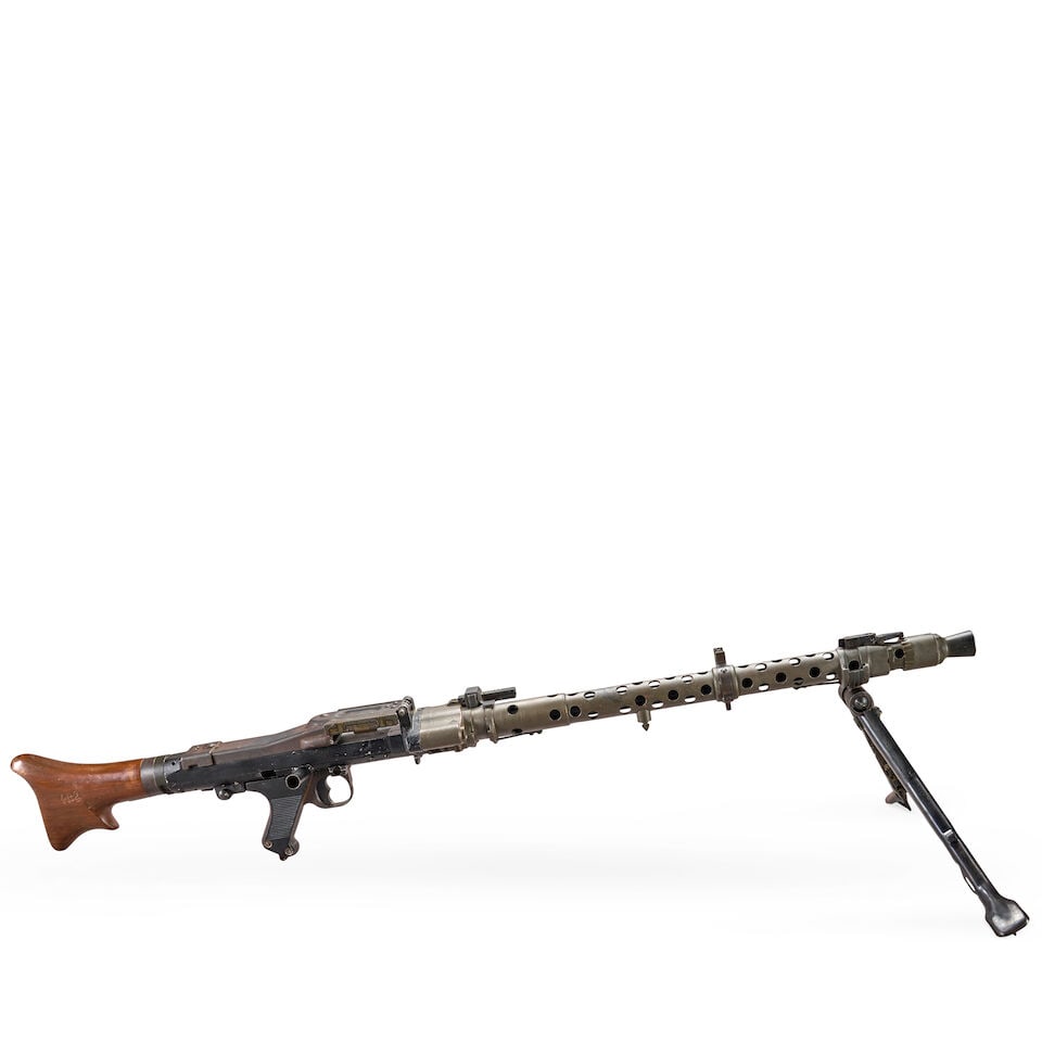 AN INERT DISPLAY MODEL WORLD WAR II GERMAN MG 34. (1 of 2)