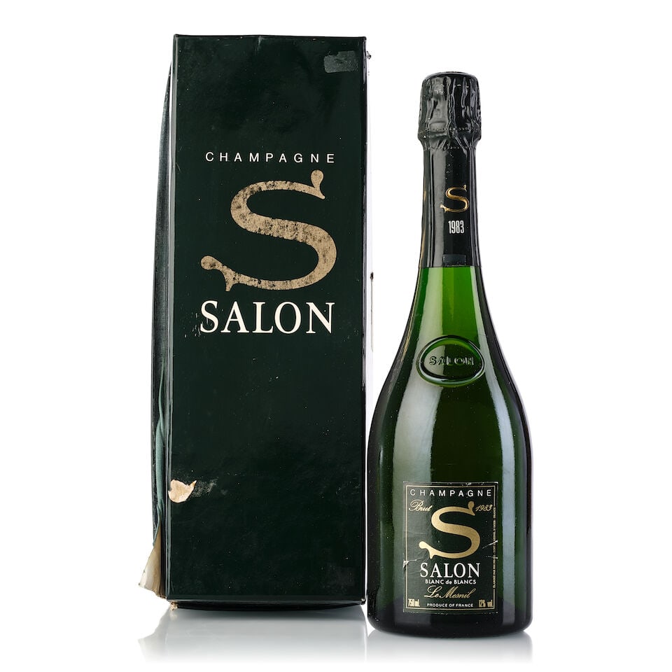 Salon Le Mesnil, 1983 (1x 750ml): Salon Le Mesnil, 1983 (1x 750ml) Region: Champagne Fill Level: 1cm inverted Capsule: slightly oxidised, scuffed, stained Label: scuffed Packaging: scuffed and damaged oc For further information on thi