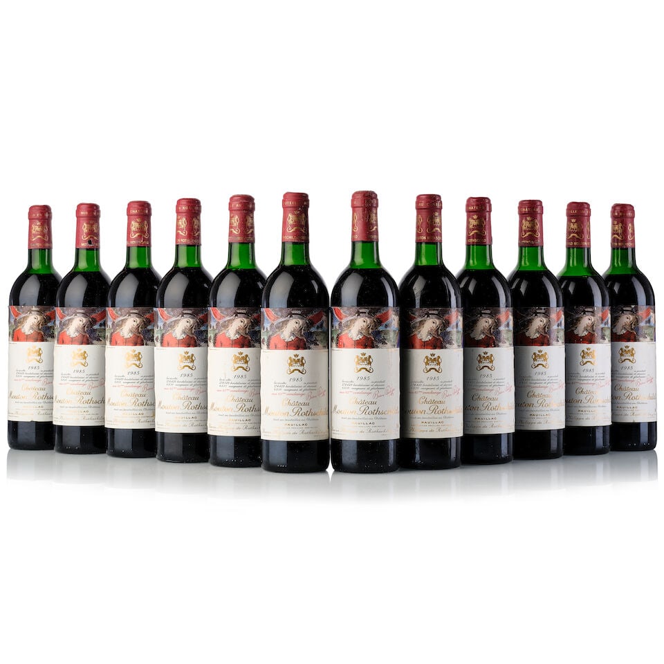 Château Mouton Rothschild, 1985 (12x 750ml): Château Mouton Rothschild, 1985 (12x 750ml) Region: Bordeaux Fill Level: 4x top shoulder, 8x upper shoulder Capsule: 1x, slightly torn, 5x torn, 1x slightly corroded, 1x corroded, 9x oxidised, 12