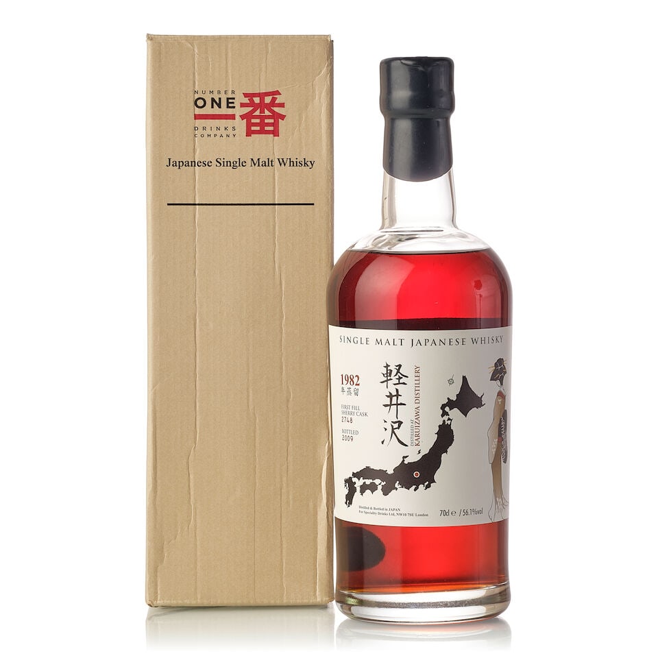 輕井沢 Karuizawa Cask #2748 Geisha, 1982 (1x 700ml): 輕井沢 Karuizawa Cask #2748 Geisha, 1982 (1x 700ml) Region: Japan Capsule: scuffed wax capsule with holes Label: nicked front label, label tapped back label. Packaging: creased carto