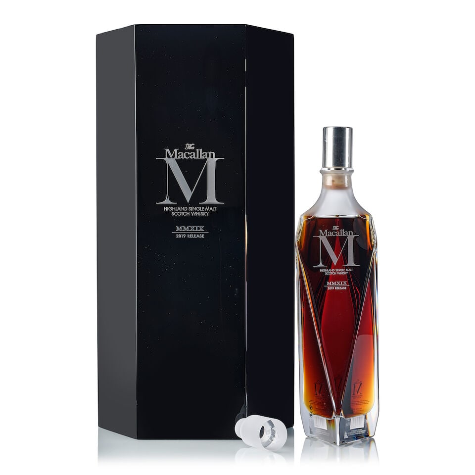 The Macallan M Decanter 2019 Release, NV (1x 700ml): The Macallan M Decanter 2019 Release, NV (1x 700ml) Region: Speyside Capsule: stained capsule Label: transfer print label Packaging: original presentation case with crystal stopper Miscellaneous: orig