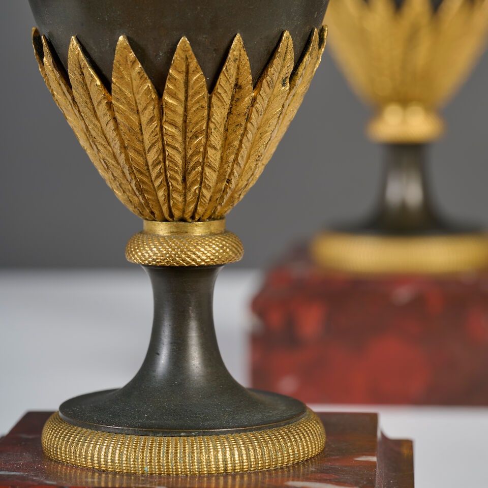 Paire de buires en bronze patiné et doré par André-Antoine Ravrio d'époque E... - 3