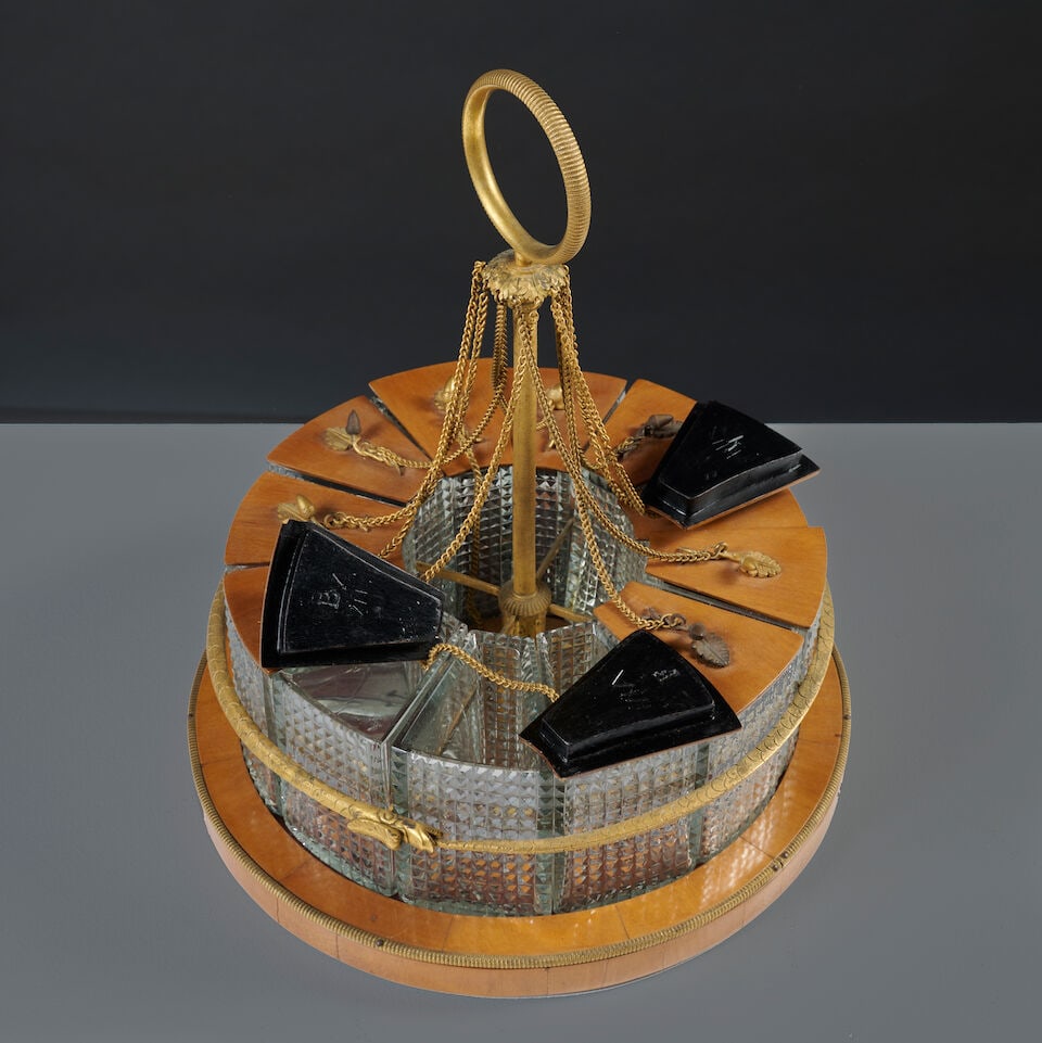Centre de table à compartiments en cristal taillé d'époque Charles X A Charles X ... - 2