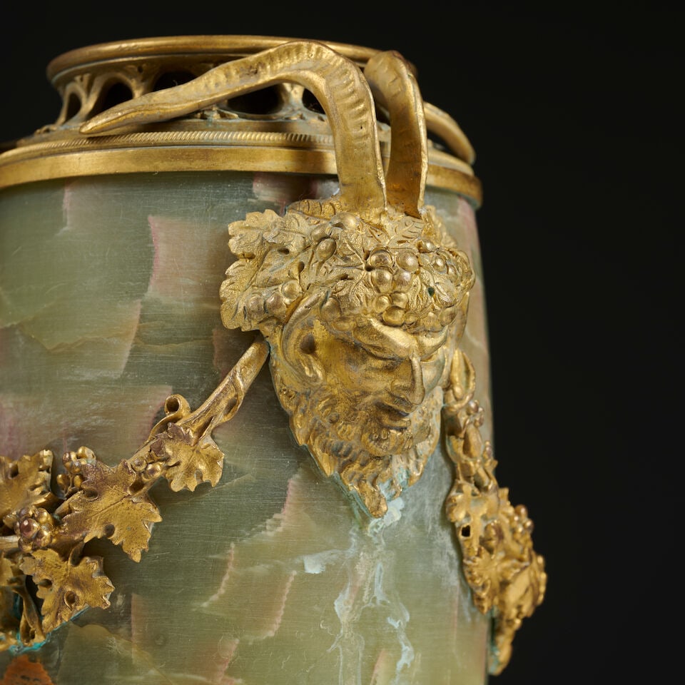 Paire de vases en agate et monture en bronze doré de la fin du XVIIIe siècle ou du d&#... - 2
