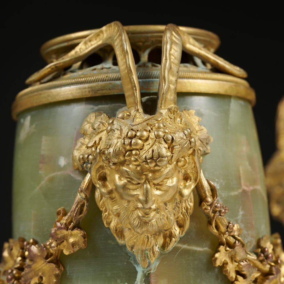 Paire de vases en agate et monture en bronze doré de la fin du XVIIIe siècle ou du d&#... - 3