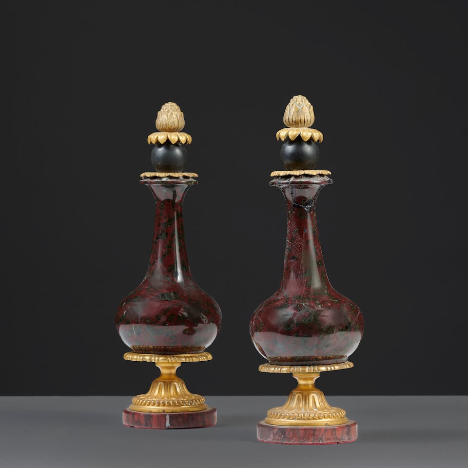 Paire de flacons d'ornements en marbre sanguin et bronze doré du XIXe siècle A pair of... - 3