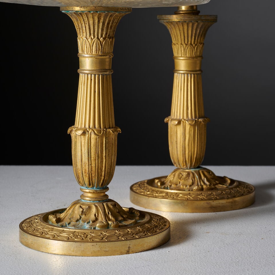 Paire de serviteurs muets en bronze doré et plateaux en cristal d'époque Empire A pair... - 2