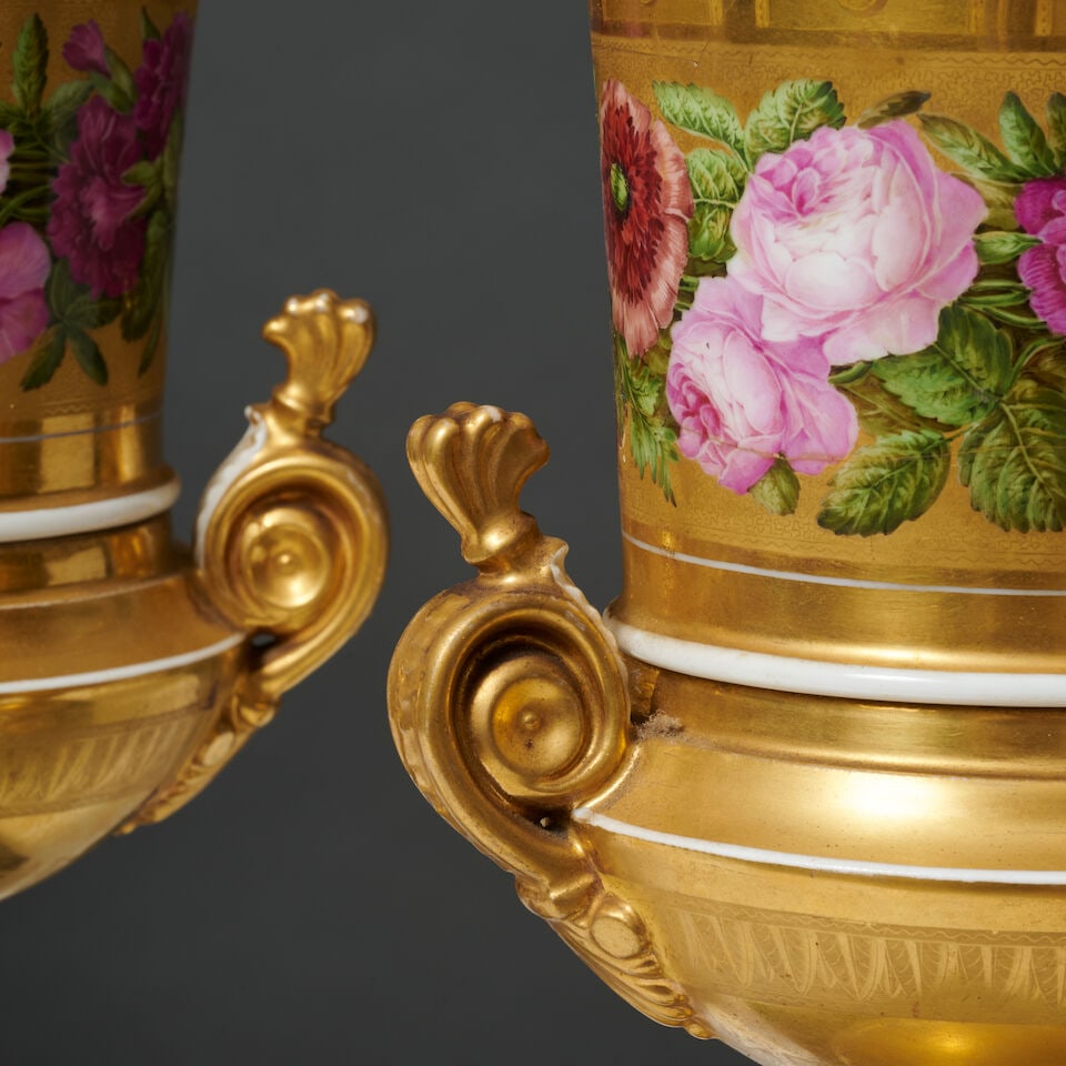 Paire de vases à fond or en porcelaine, d'époque Restauration A pair of gilt-ground po... - 3