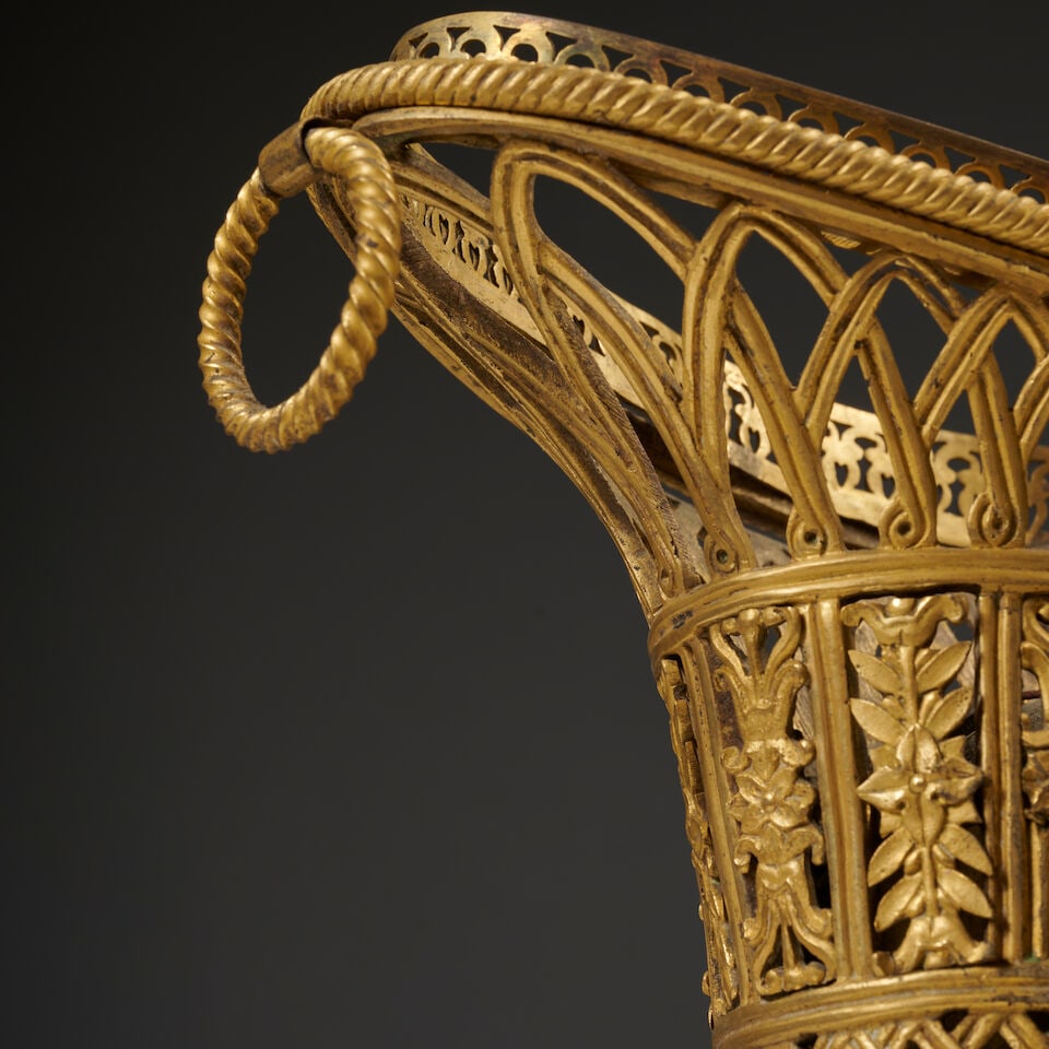 Pendule en bronze doré et ciselé figurant un vase d'époque Empire An Empire perio... - 2