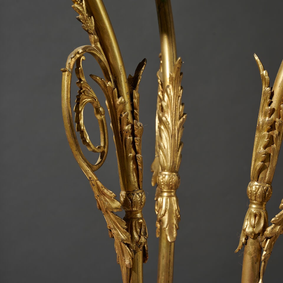 Guéridon en bronze doré et plateau de marbre de la seconde partie du XIXe siècle ... - 3