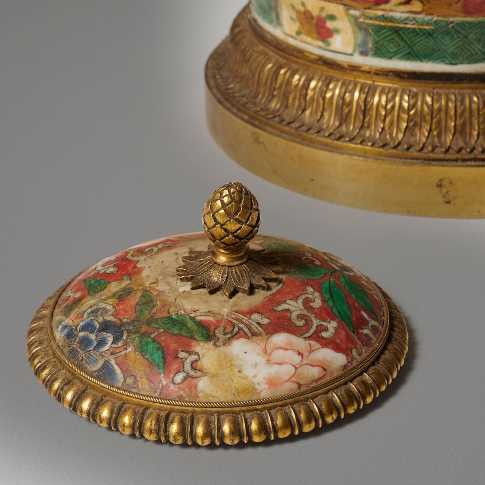 Grand vase couvert en porcelaine de la Chine du XIXe siècle A large Chinese porcelain cover... - 2