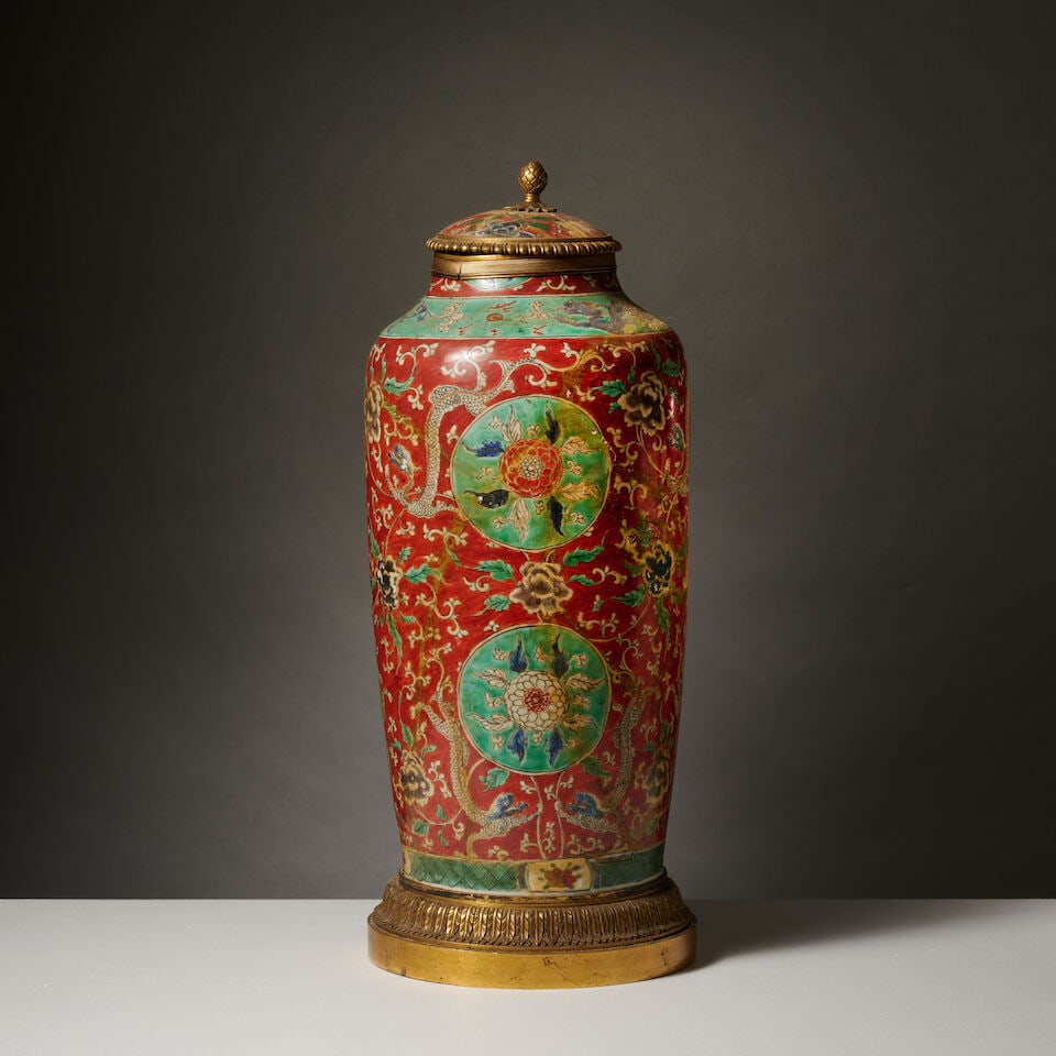 Grand vase couvert en porcelaine de la Chine du XIXe siècle A large Chinese porcelain cover... - 4