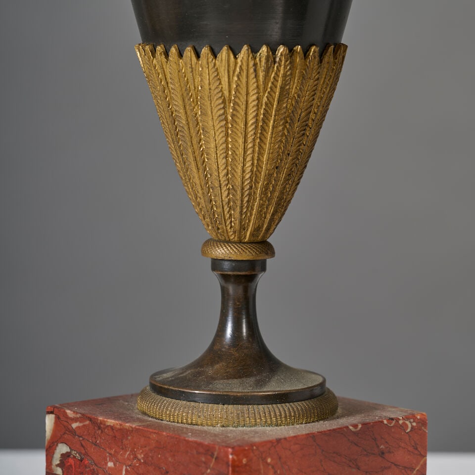 Paire de vases de forme fuseau en bronze à patine brune et bronze doré du XIXe siè... - 2
