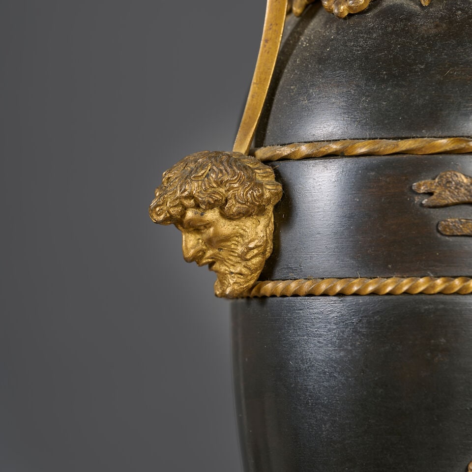 Paire de vases de forme fuseau en bronze à patine brune et bronze doré du XIXe siè... - 4