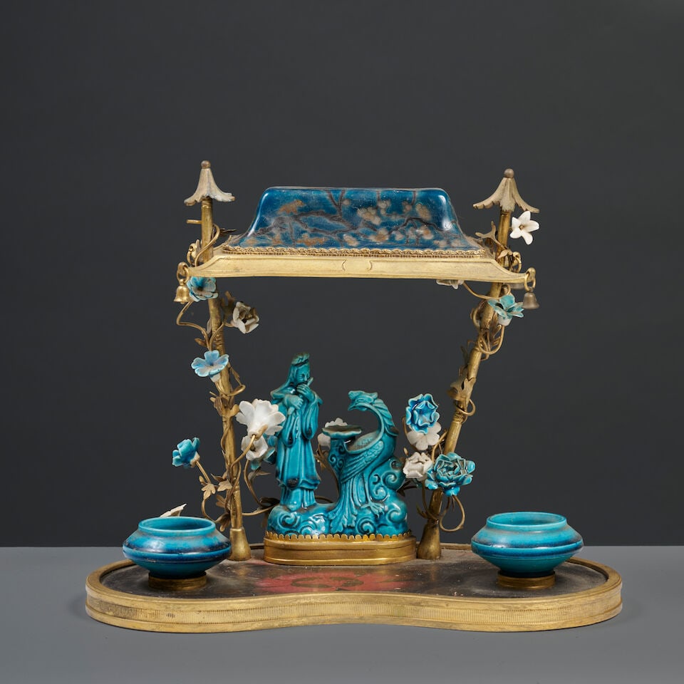 Encrier en porcelaine, bronze, laiton et laque de la seconde partie du XIXe siècle An inkwe... (1 of 4)