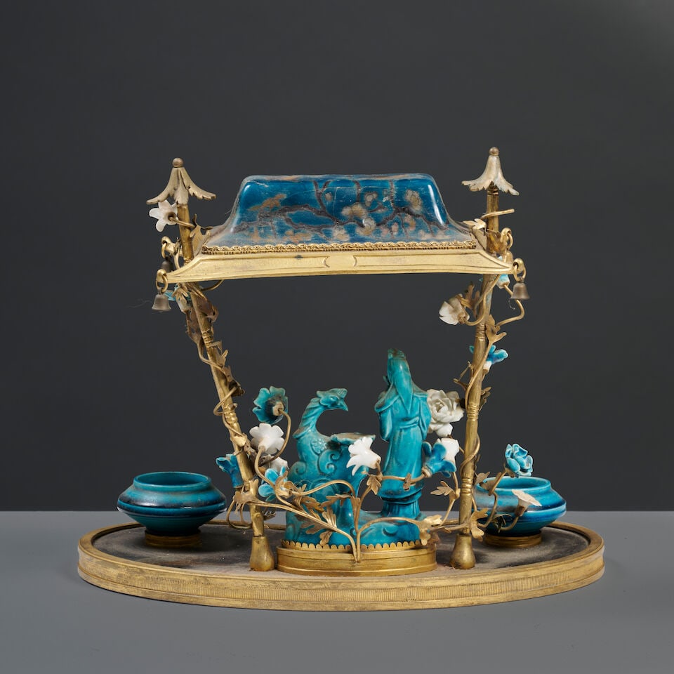Encrier en porcelaine, bronze, laiton et laque de la seconde partie du XIXe siècle An inkwe... - 3