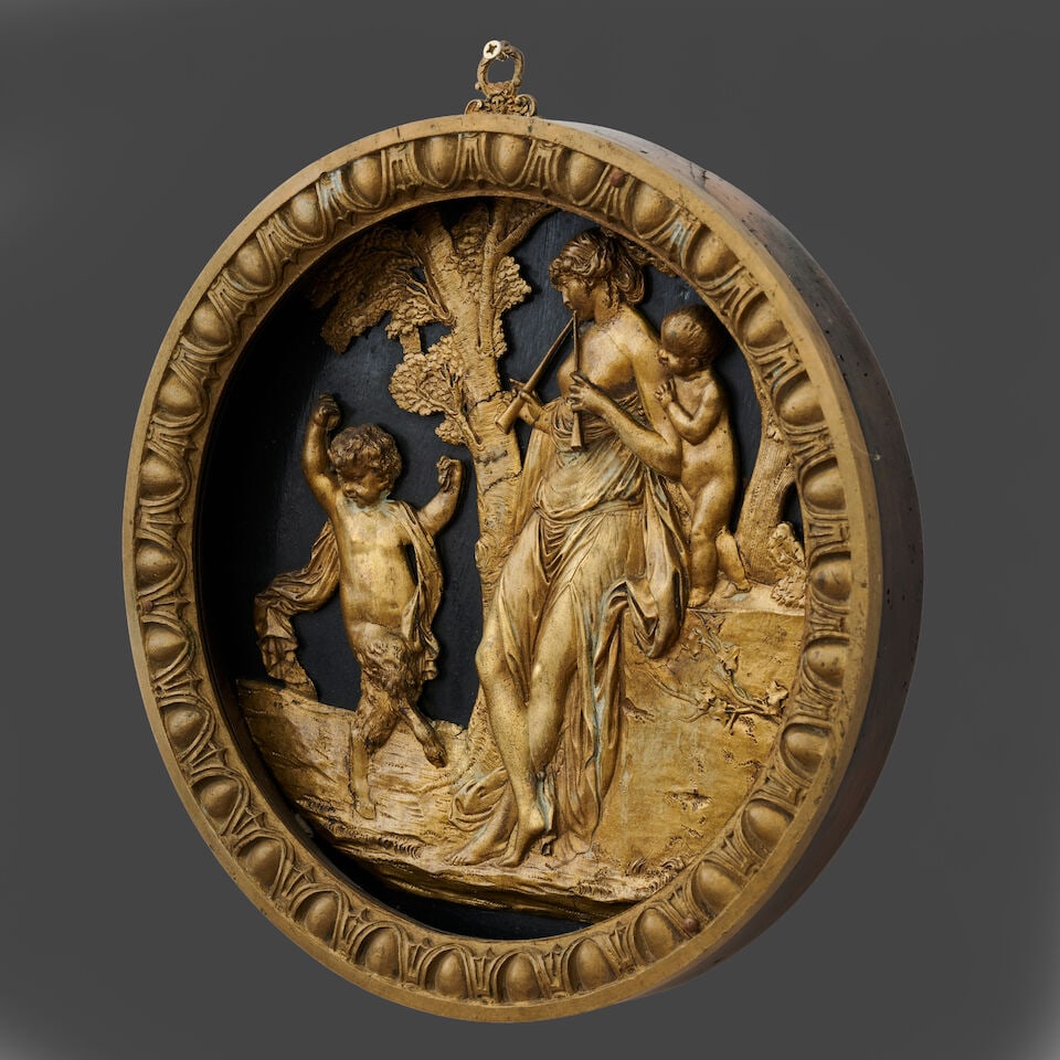 Plaque de forme circulaire ornée d'un bas relief en bronze doré et ciselé d'apr&#... - 2