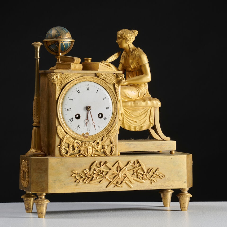 Petite pendule en bronze doré et ciselé d'époque Restauration A small gilt-bronze... - 4