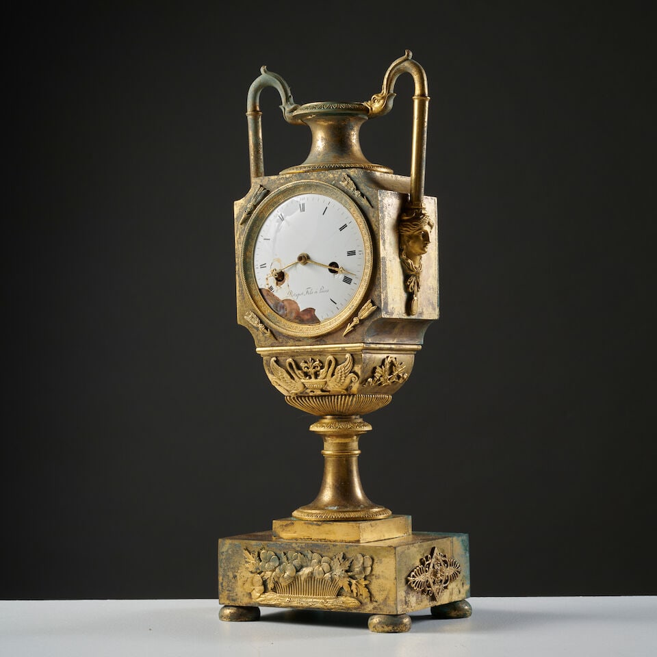 Pendule en bronze doré en forme d'urne d'époque Empire An Empire urn-shaped clock in g... - 3