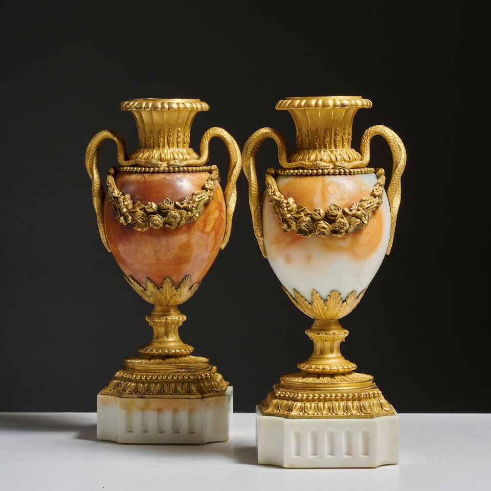 Paire de vases de forme ovoïde en marbre brèche et bronze doré de style Louis XVI...: Paire de vases de forme ovoïde en marbre brèche et bronze doré de style Louis XVI, de la seconde partie du XIXe siècle A pair of Louis XVI style ovoid-shaped vases in brèche