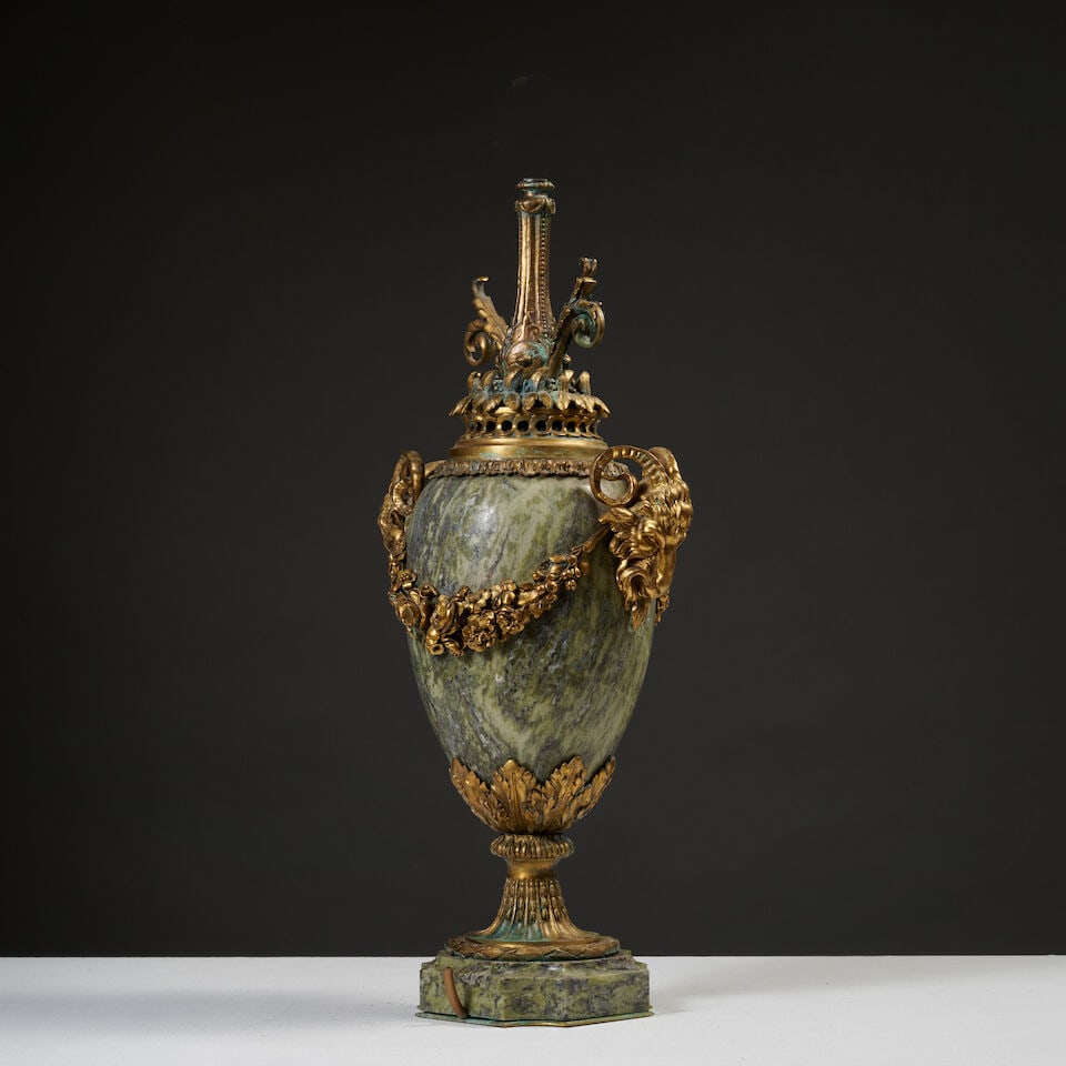 Vase d'ornement en granit vert et bronzes dorés de style Louis XVI A Louis XVI style green ... - 3