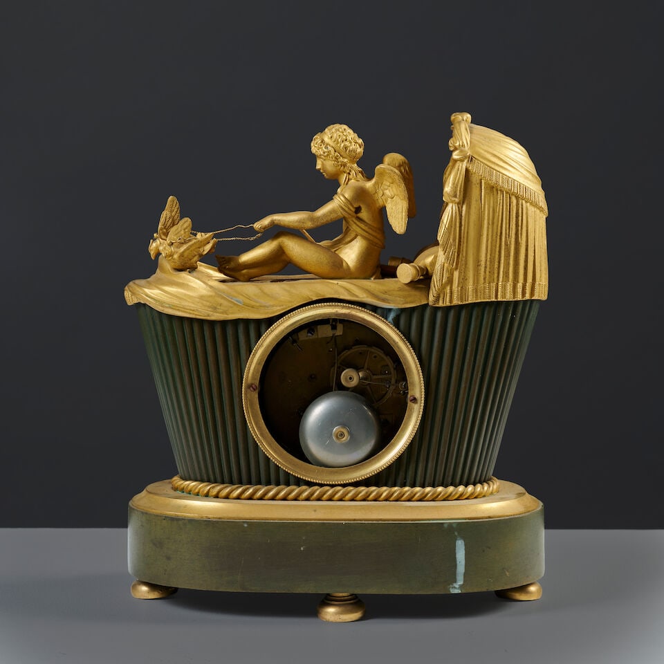 Pendule l'Amour au berceau en bronze à patine brune et dorée d'époque Empire An E... - 2