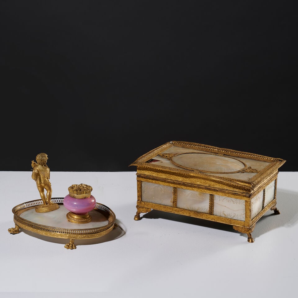 Encrier et boîte à couture en bronze et nacre d'époque Charles X A Charles X inks... - 3