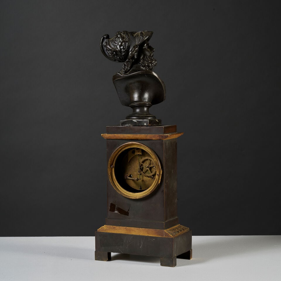 Pendule borne surmontée du buste d'Ajax, en bronze doré et à patine brune d'é... - 3