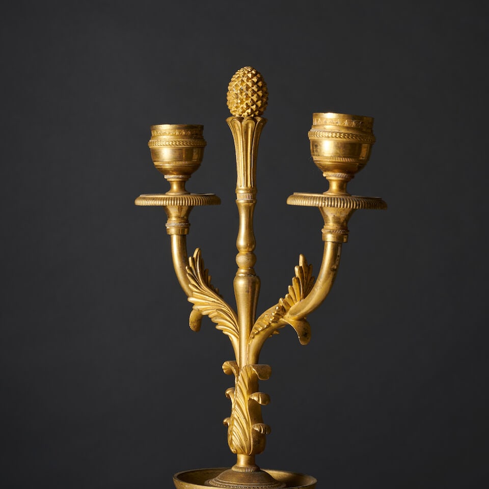 Candélabre à deux bras de lumière en bronze à patine brune et dorée d'&... - 2