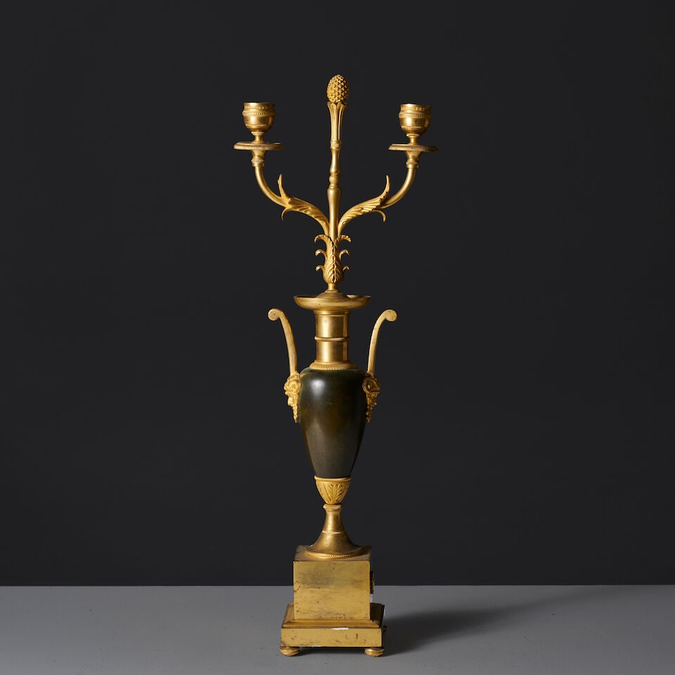 Candélabre à deux bras de lumière en bronze à patine brune et dorée d'&... - 3