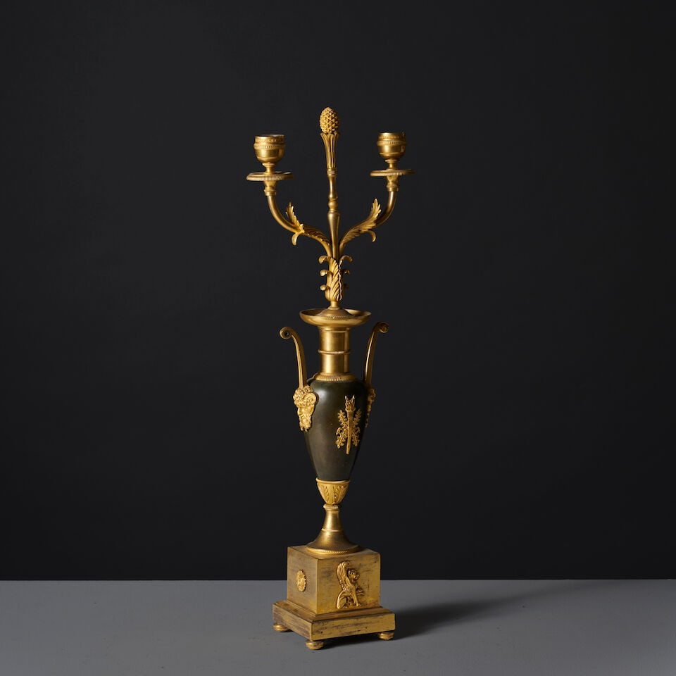Candélabre à deux bras de lumière en bronze à patine brune et dorée d'&... - 4