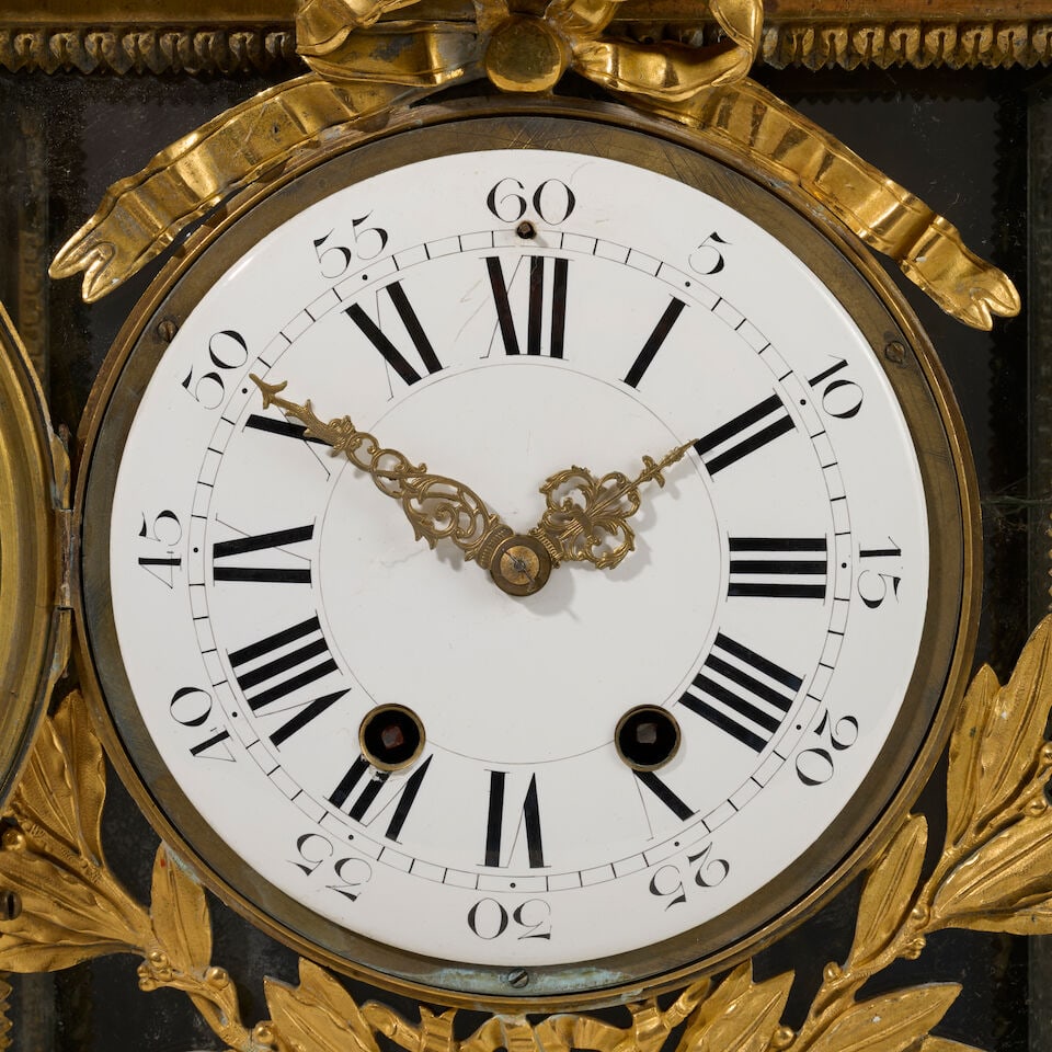 Pendule cage en bronze doré et ciselé surmonté d'un brule parfum de la fin du XVI... - 3